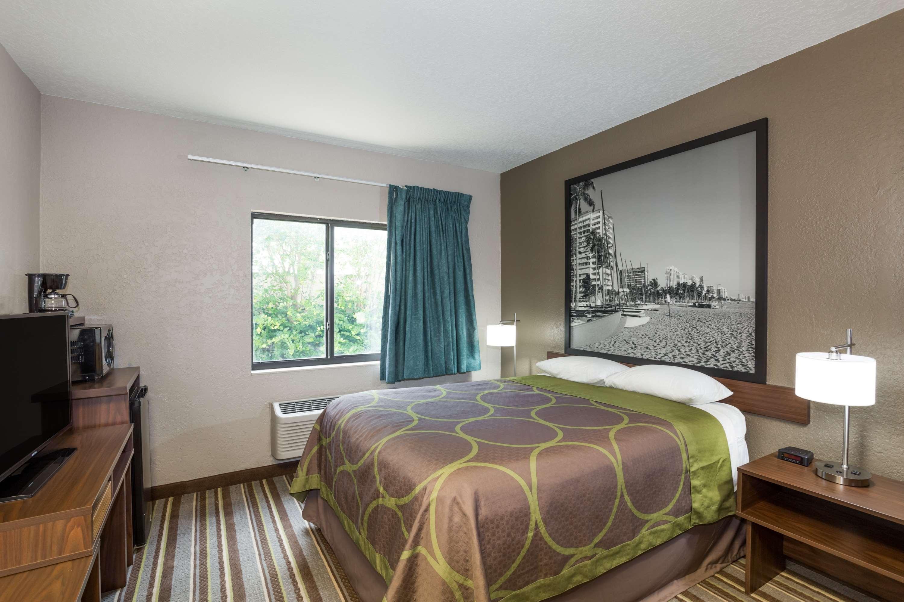 Super 8 By Wyndham Pompano Beach Exterior foto