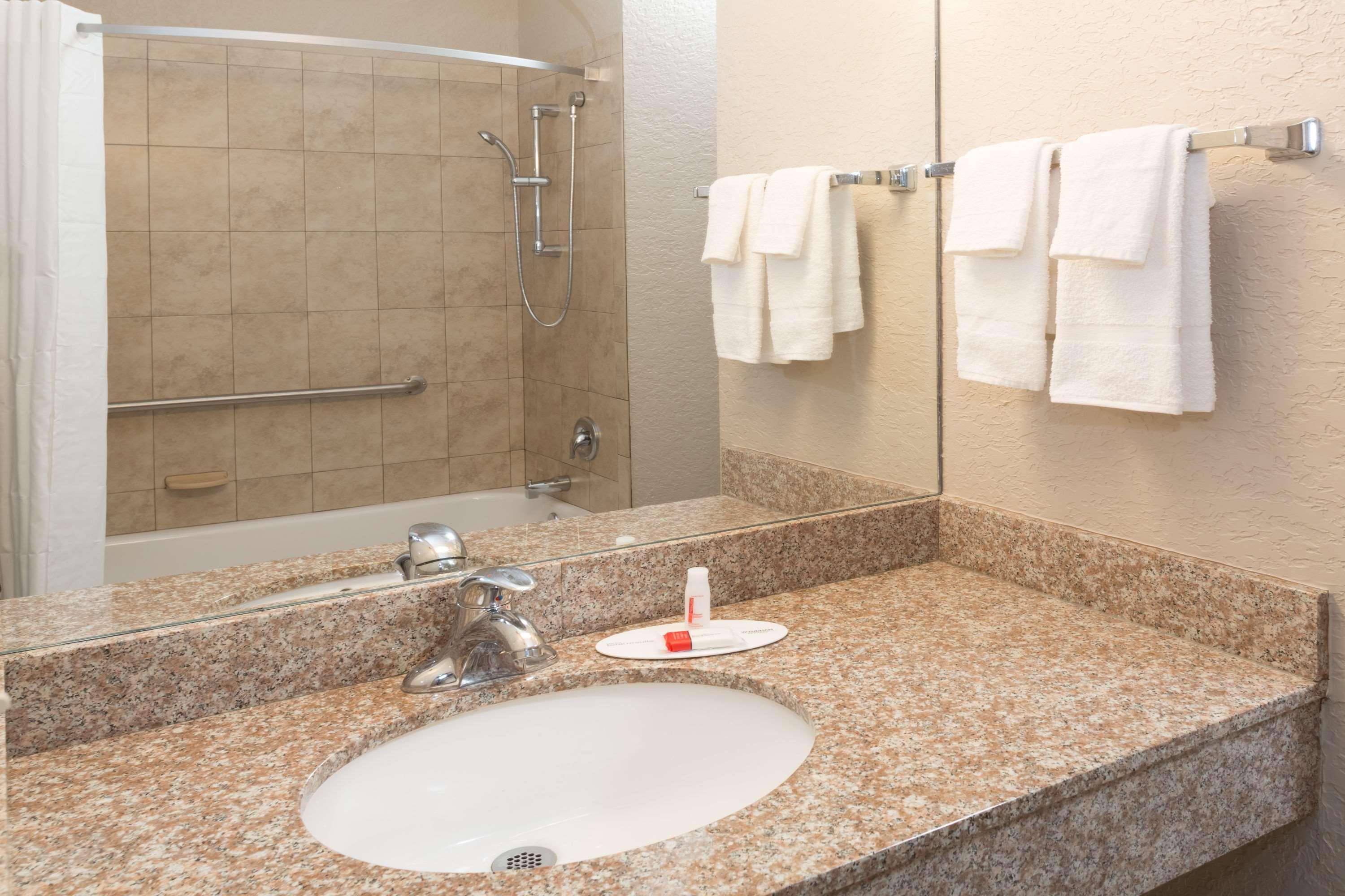 Super 8 By Wyndham Pompano Beach Exterior foto