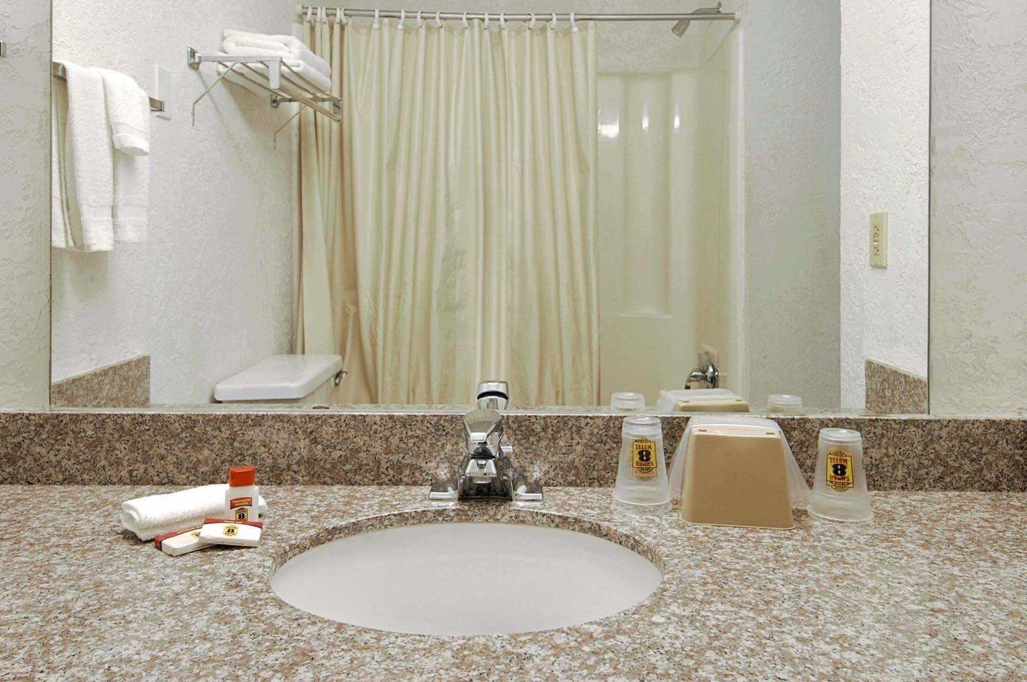 Super 8 By Wyndham Pompano Beach Habitación foto