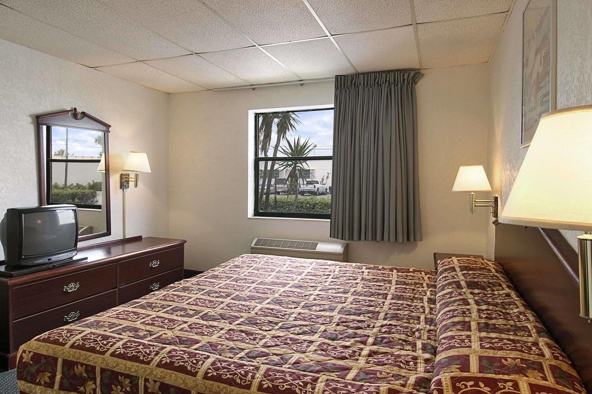 Super 8 By Wyndham Pompano Beach Habitación foto